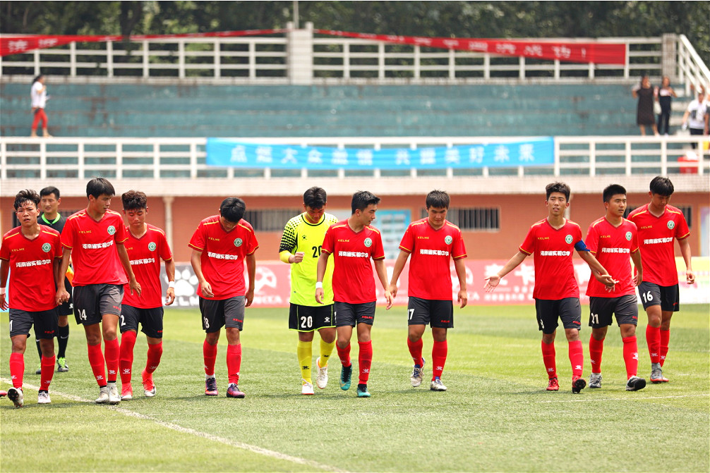 一刻镜头下的校园足球“德比之战”