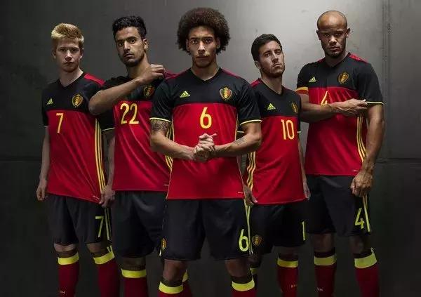 足球不只是一项运动英文,足球的确是一个有温度的运动