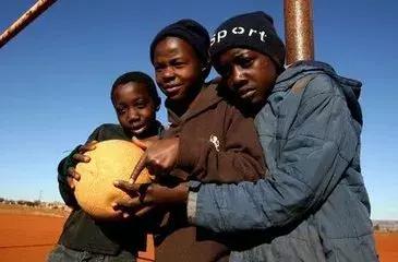 足球不只是一项运动英文,足球的确是一个有温度的运动