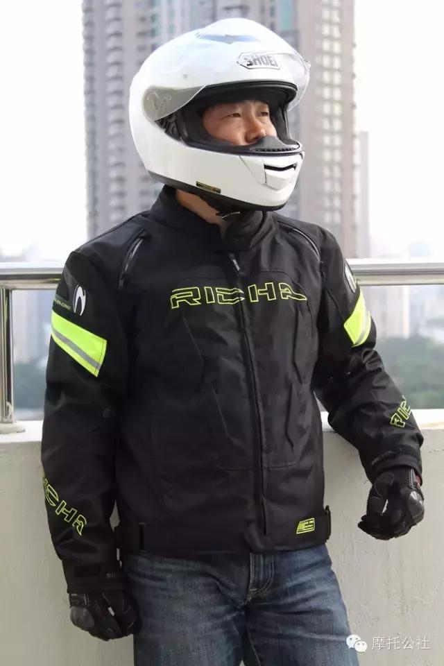 夏天雨天适合骑摩托车吗,新手雨天骑摩托车注意事项