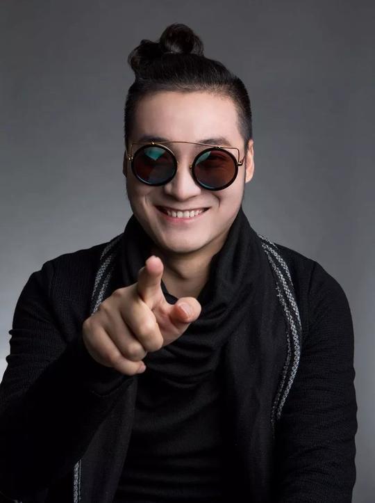 游走在古典与时尚之间，带你走进10年威古氏