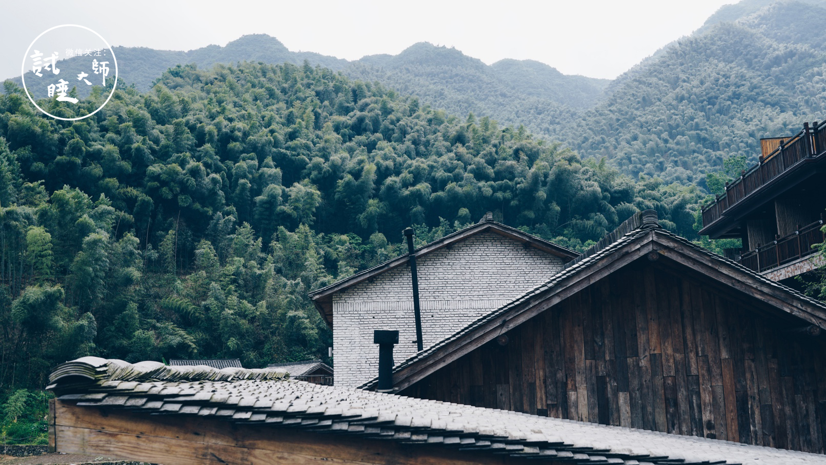 在梯田做成的无边泳池里游泳，私奔去这个隐秘山谷民宿做回野孩子