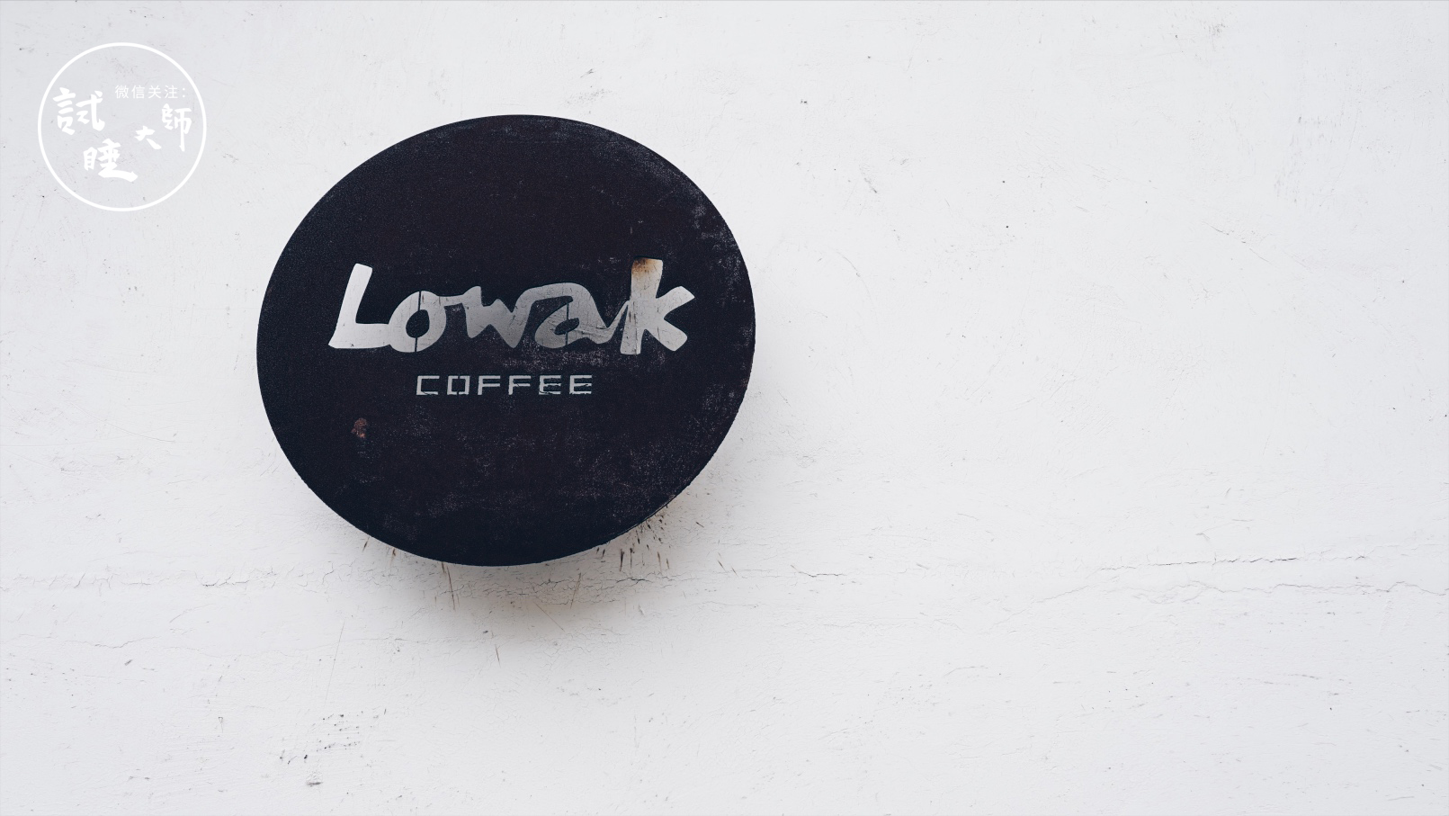 在梯田做成的无边泳池里游泳，私奔去这个隐秘山谷民宿做回野孩子