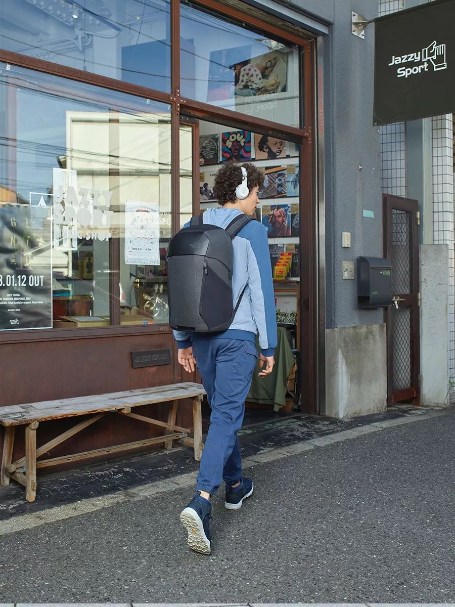 潮闻快食Champion推出金链设计!MMW曝光ALYX最新鞋款