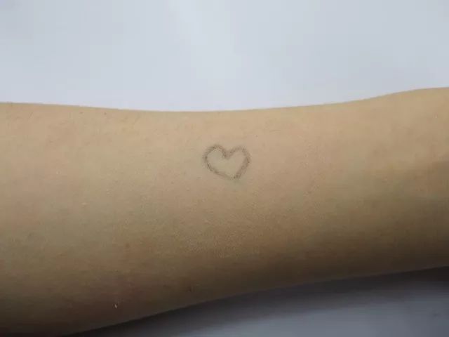 选粉底啦8款爆火持妆粉底测评,粉底推荐遮斑前十名红榜