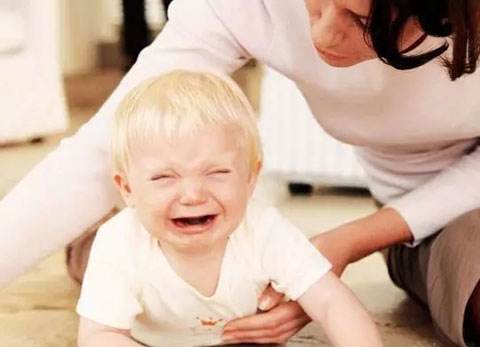 处理宝宝头部摔伤示范,头部摔伤如何急救