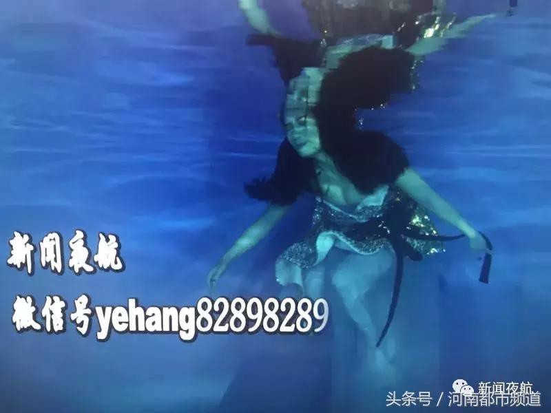 水下写真哈尔滨,女子拍摄水下写真