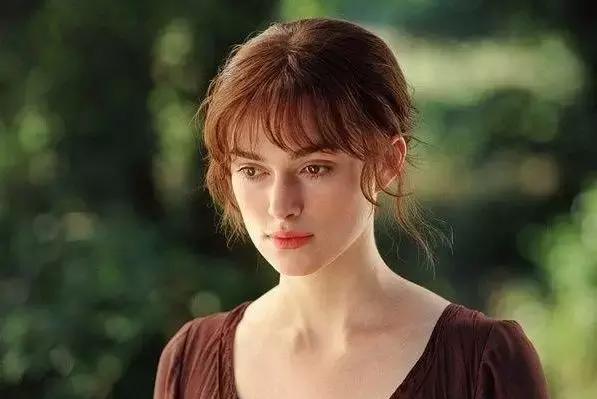 平胸也可以很高级,凯拉奈特莉颜值巅峰