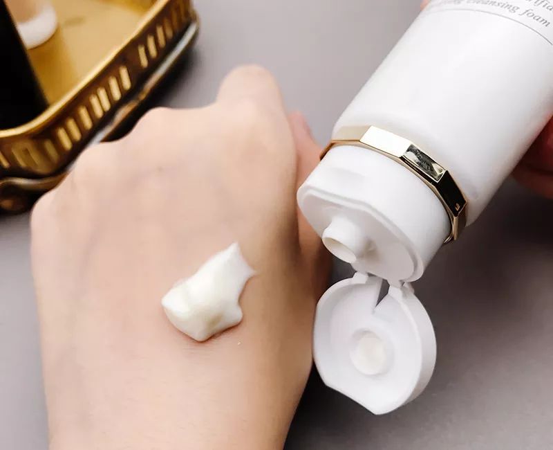 刘嘉玲代言的痘痘修复面霜,刘嘉玲紧致面霜