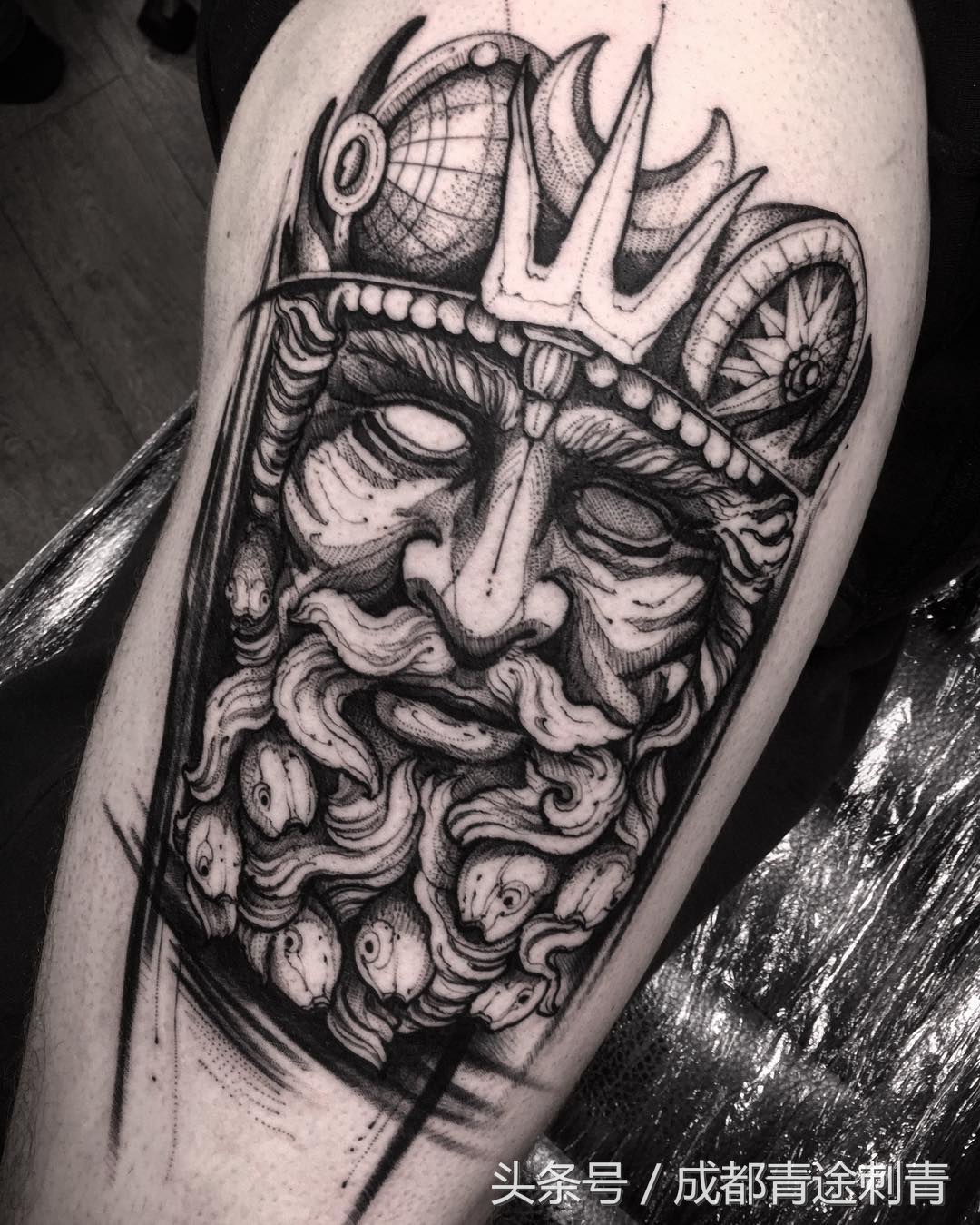 从球场到纹身店，一个差点被足球“耽误”的纹身师