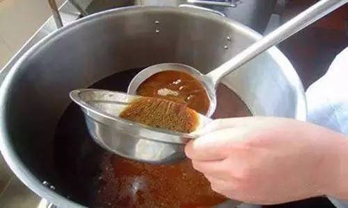 卤菜发黑发酸怎么治,卤菜发黑的原因和解决方法