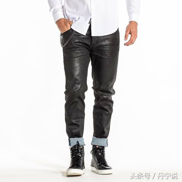 c罗的裤子是什么颜色的,c罗7号足球裤