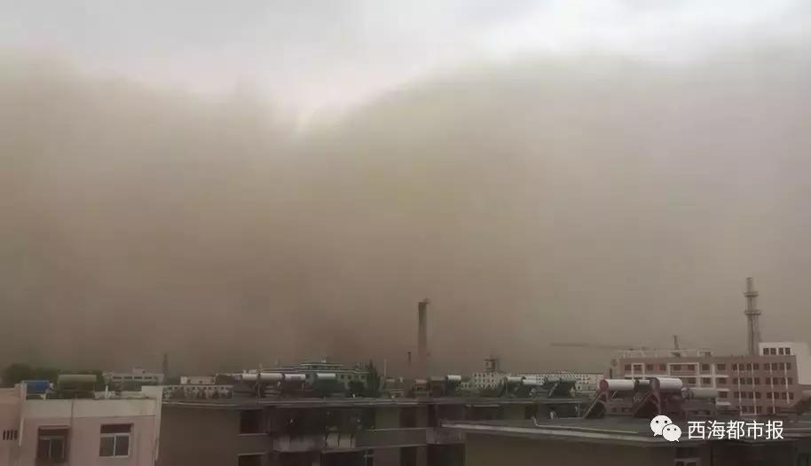沙尘暴袭击格尔木,漫天黄沙沙尘暴来袭