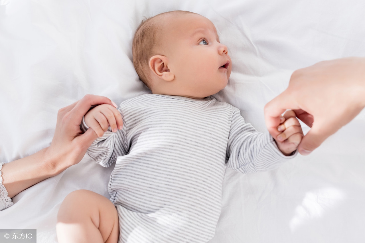 宝宝头睡偏了怎么纠正用什么枕头,宝宝的头睡偏了怎么补救