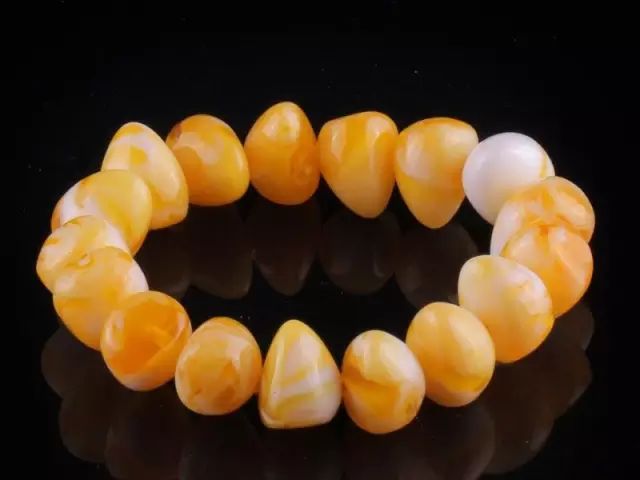 玩说｜别搓了，再搓您这老蜜蜡，都有塑料味了！