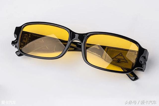 反击远光狗解气名场面,远光狗用什么灯反击