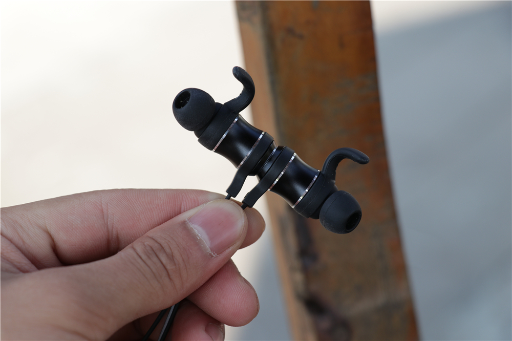 待机135小时，售价149元，爱国者蓝牙耳机S55体验！