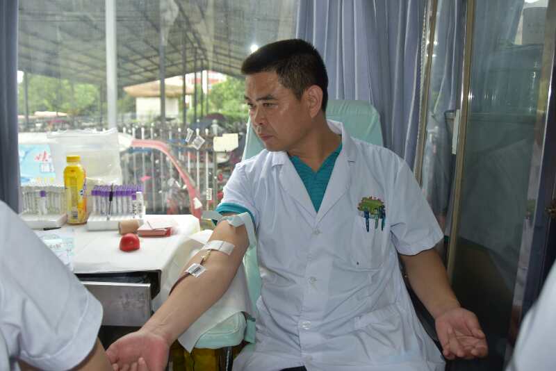 白衣天使无偿献血爱心传递,无偿献血传递爱心有爱就有希望