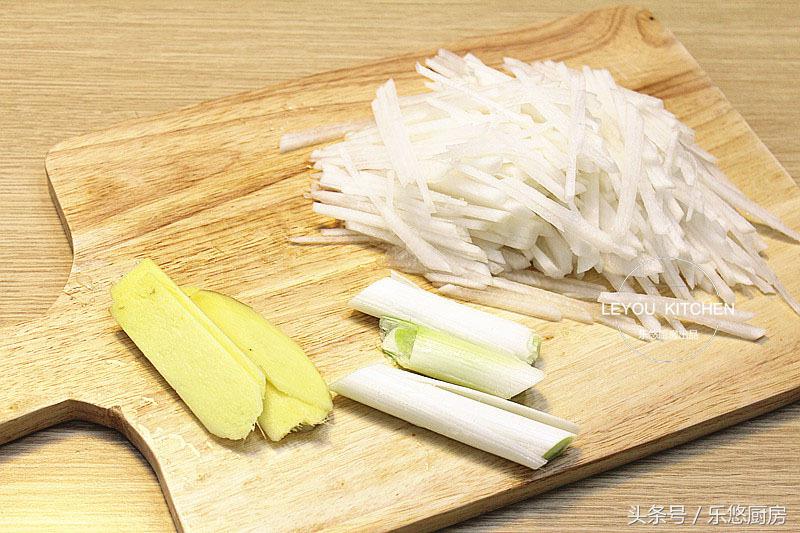 如何炖鲫鱼汤更好喝,怎样煮鲫鱼汤才有营养价值