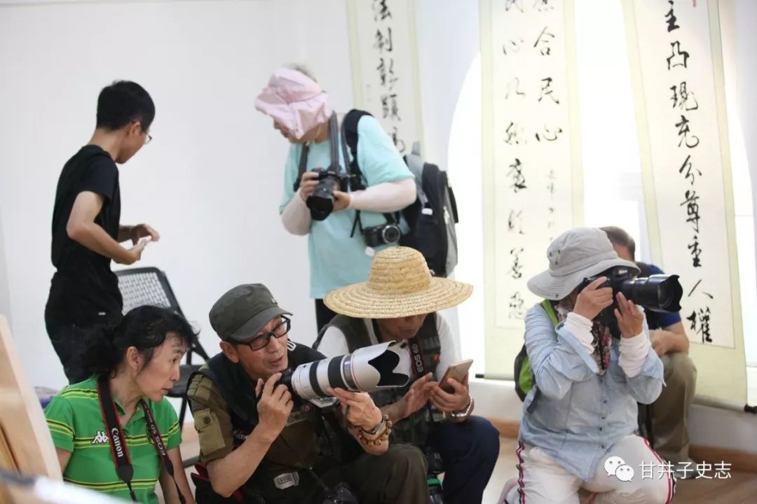 什么情况？八位摄影大咖竟然齐聚甘井子街头……