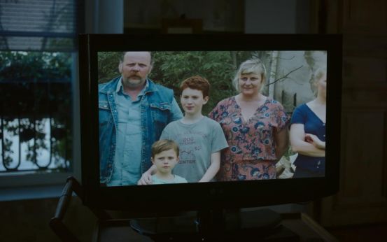 受不了原生家庭的疼，他选择杀死自己来获得重生