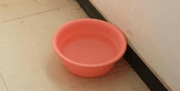 夏天屋里闷热降温小窍门,屋里闷热怎么才能凉快起来