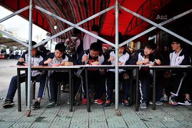 直击高考工厂毛坦厂,毛坦厂亚洲最大高考工厂