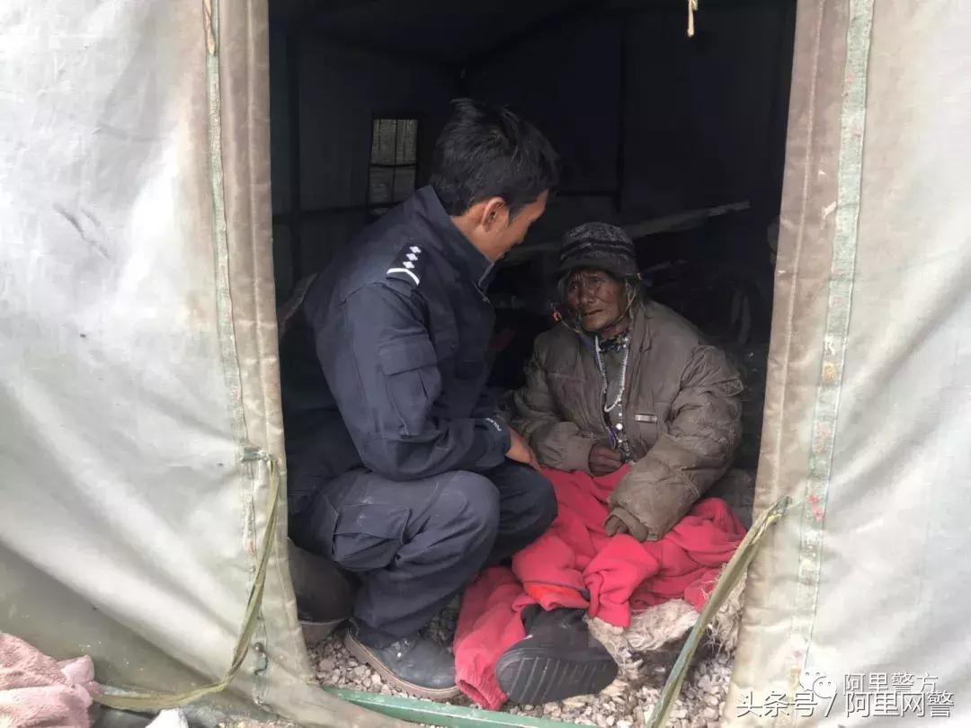 社区民警警民鱼水情,派出所民警慰问暖民心