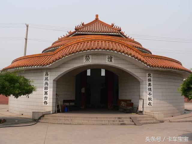 开车遇到丧葬车队怎么做,开车遇到丧事有什么讲究