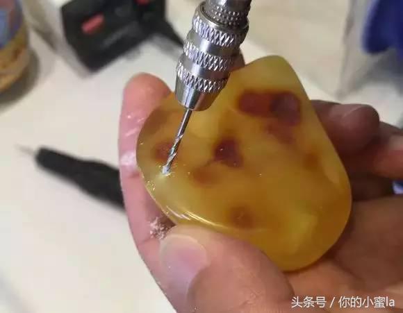 蜜蜡打孔最佳方法,蜜蜡圆珠打孔技巧