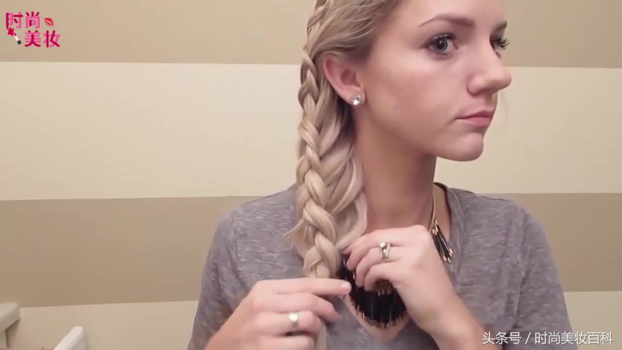 鱼骨辫编发教程,怎么编织人鱼马尾辫