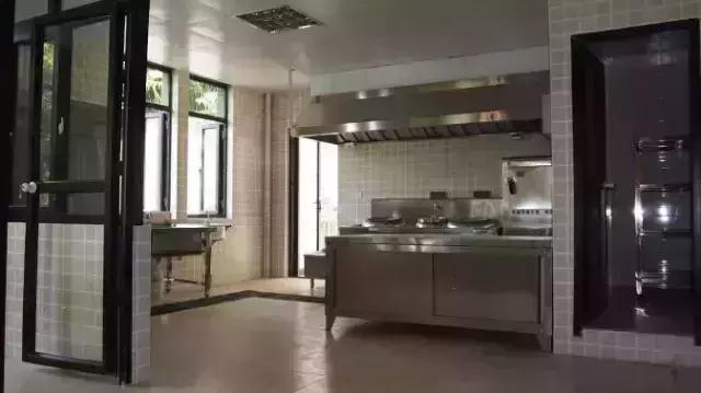 重庆这些“土豪”学校，从幼儿园开始就读不起了……