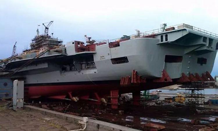 中国航母工资待遇,航母飞行员每月工资多少呢