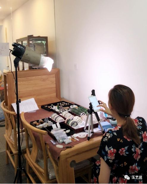 直播上卖玉石是真的吗,直播卖玉石的便宜是真的吗