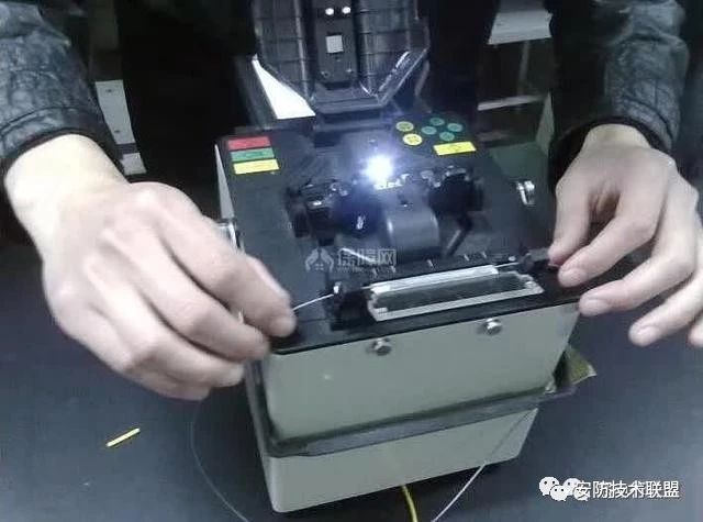 光纤熔接机一次熔12芯多少钱,光纤熔接机什么牌子好和价格