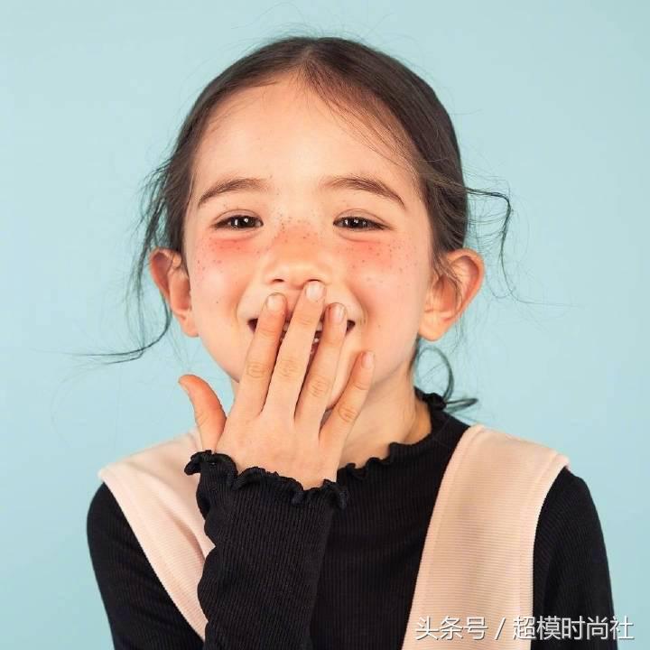 最美混血小女孩中国,混血萝莉雀斑小女孩