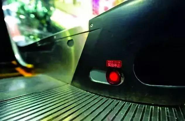 广西小孩被电梯夹住,某商场电梯吃人事件