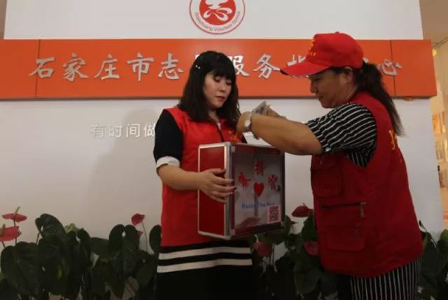 医保专家进社区服务,专家到身边老百姓看病真方便