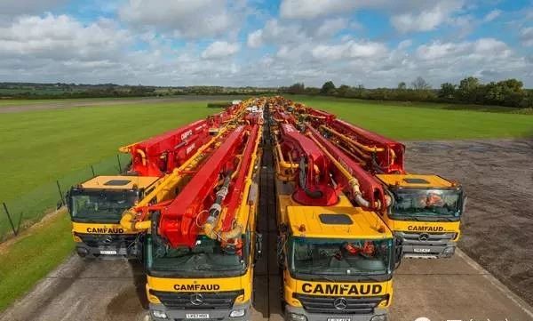 大饱眼福！租赁公司三十周年庆，55台大象和施维因泵车壮观*行游**！