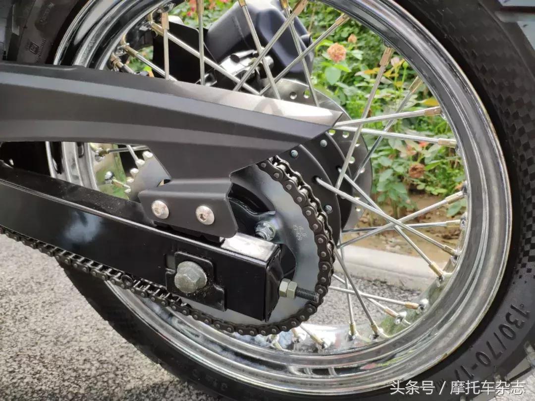 全车LED，仪表在油箱上，原厂钥匙竟然是开瓶器，力帆KPM200开箱