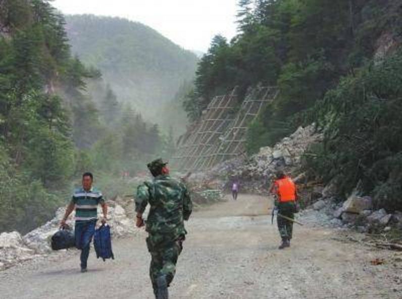 向所有中国军人军属致敬,致敬军人致敬军属