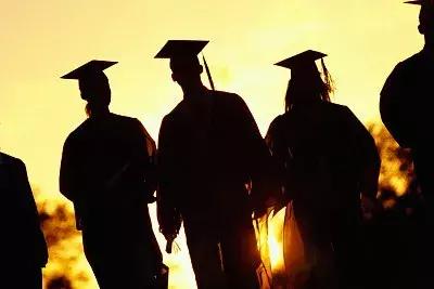 19岁小伙高考误入传销组织成功,大学生误入传销组织被警方抓获