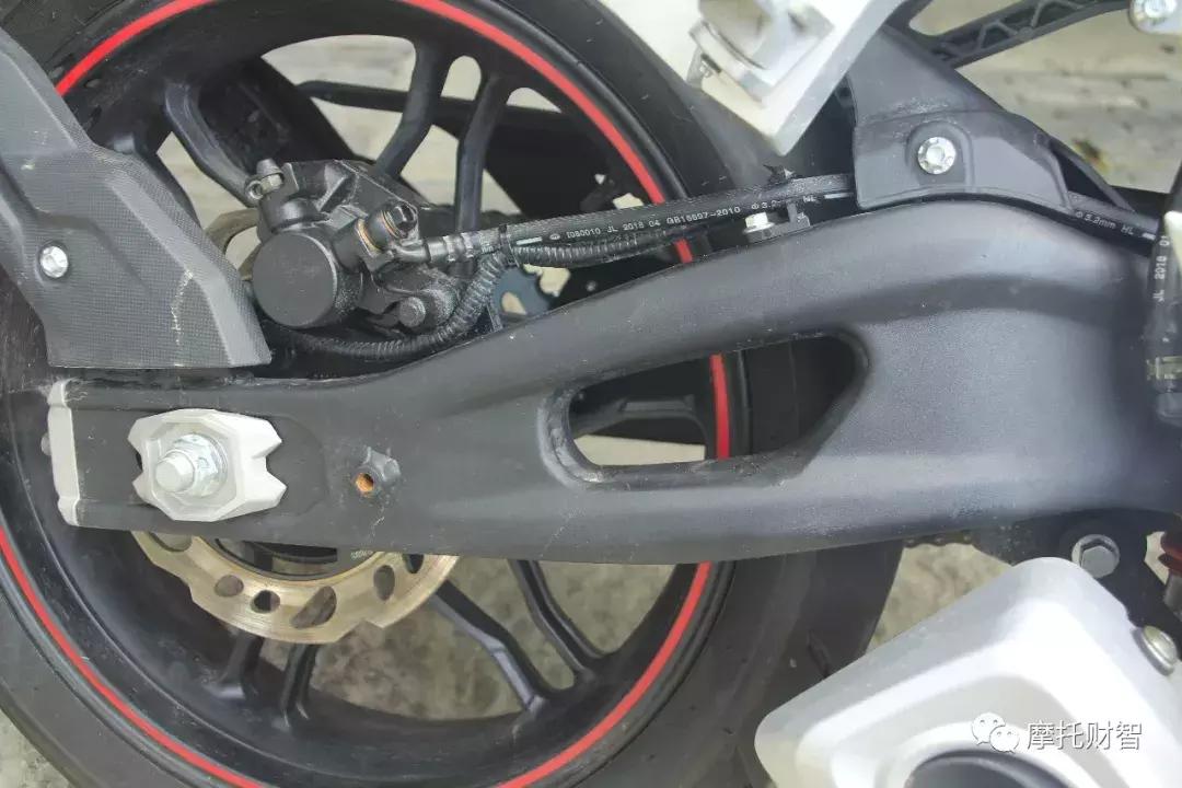 最新款隆鑫无极300rr,无极300rr19款和20款有什么区别吗