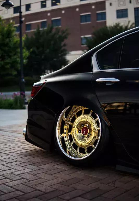 土豪金轮毂要配什么,土豪金纺车轮