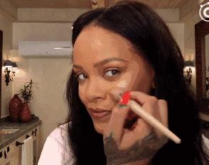 范冰冰抄袭蕾哈娜美妆！以为换个名字就能一天狂赚1000万美元？