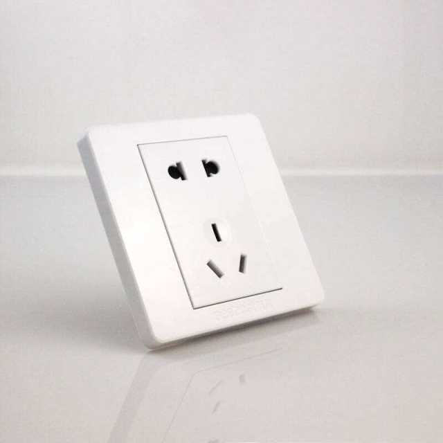 新电热水器插上电亮一下就灭了,电热水器插上插头会跳闸什么原因