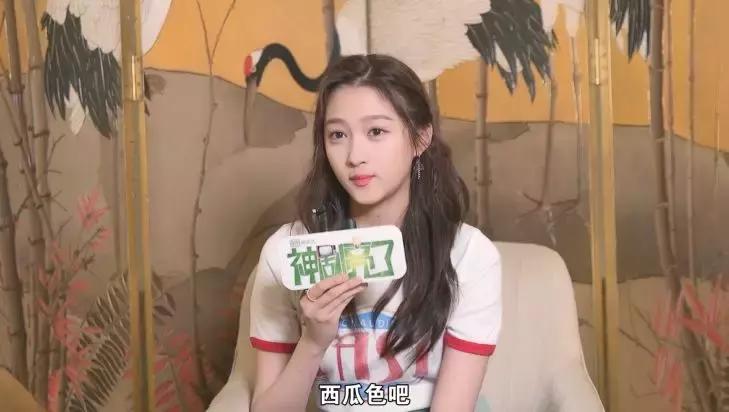 相声少女方宇现场释放撒娇卖萌少女心，对答红毯糗事笑翻全场