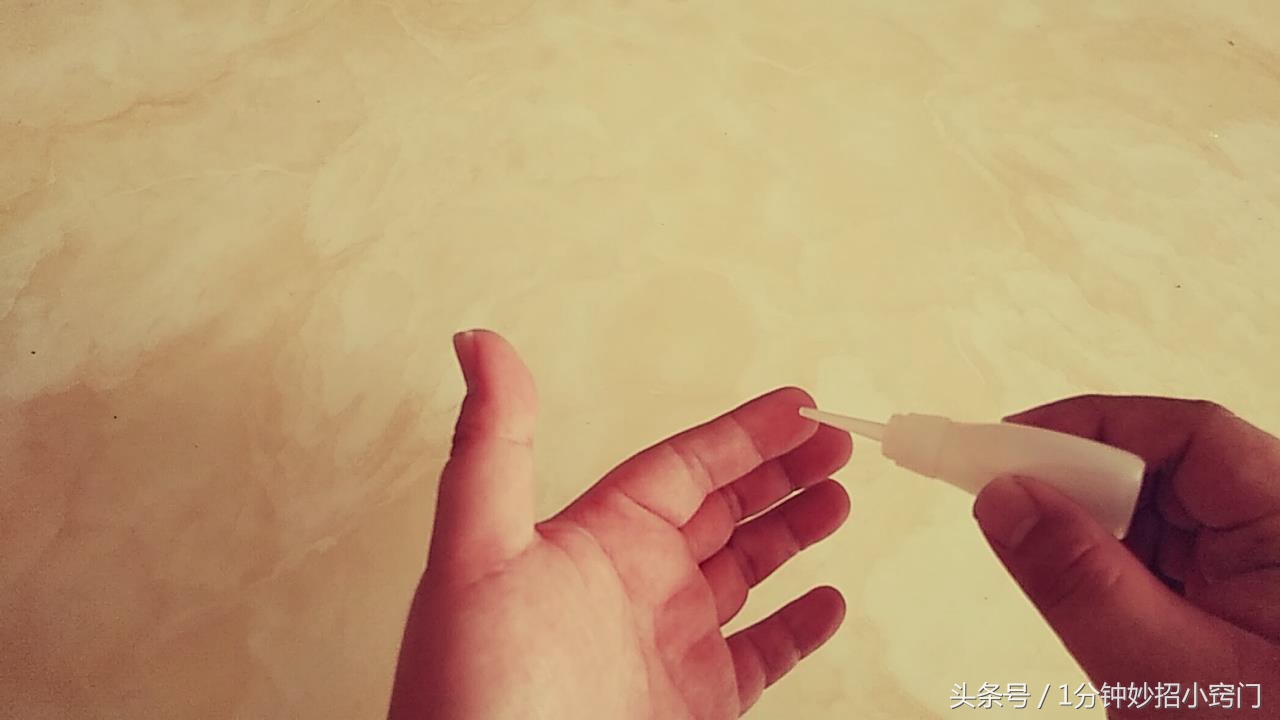 让502胶水粘住用什么办法,502胶水沾到固体上怎么去除小妙招