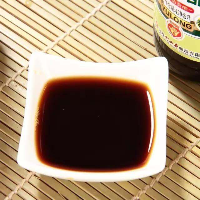 白色衣服染色了怎么办84消毒液,白色衣服染色了怎么办没有食用碱