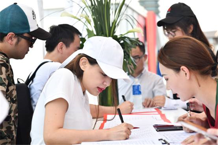 c罗和wey打球,c罗的wey